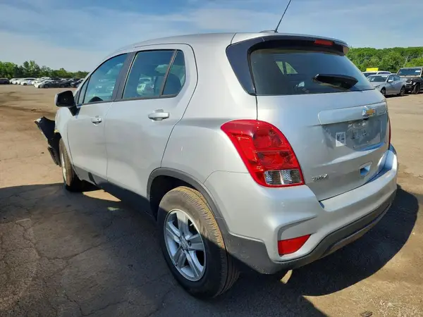 KL7CJKSB6LB036415 2020 CHEVROLET TRAX - Image 2