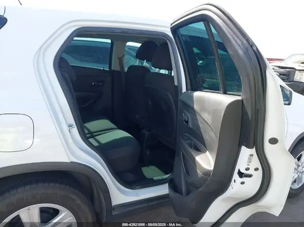 KL7CJKSB6LB056616 2020 CHEVROLET TRAX - Image 8