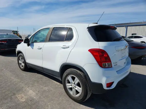KL7CJKSB6LB056745 2020 CHEVROLET TRAX - Image 2