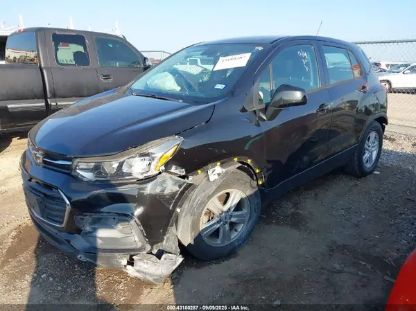 KL7CJKSB6LB056812 2020 CHEVROLET TRAX - Image 2