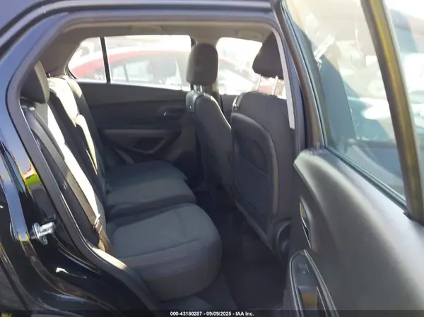 KL7CJKSB6LB056812 2020 CHEVROLET TRAX - Image 8