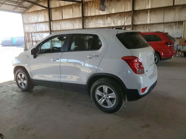 KL7CJKSB6LB058141 2020 CHEVROLET TRAX - Image 2