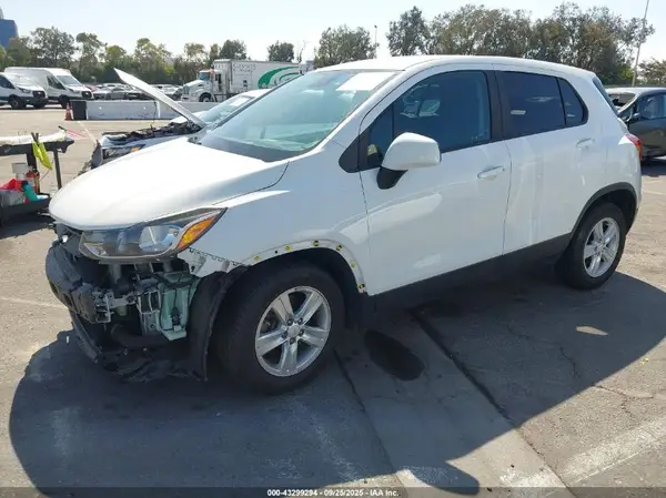 KL7CJKSB6LB066417 2020 CHEVROLET TRAX - Image 2