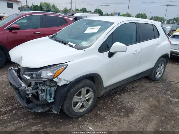KL7CJKSB6LB086411 2020 CHEVROLET TRAX - Image 2