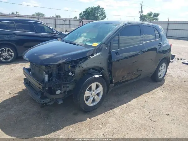 KL7CJKSB6LB087199 2020 CHEVROLET TRAX - Image 2
