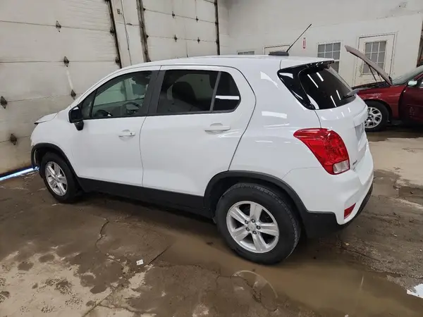 KL7CJKSB6LB091091 2020 CHEVROLET TRAX - Image 2