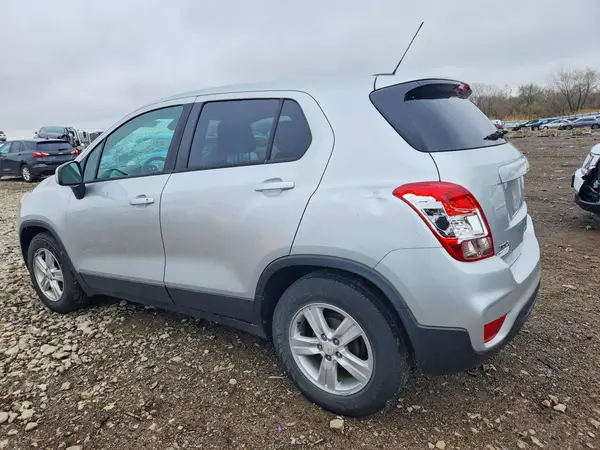 KL7CJKSB6LB313676 2020 CHEVROLET TRAX - Image 2