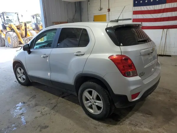 KL7CJKSB6LB317632 2020 CHEVROLET TRAX - Image 2