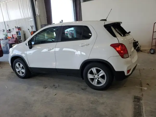 KL7CJKSB6LB318344 2020 CHEVROLET TRAX - Image 2