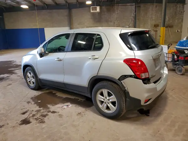 KL7CJKSB6LB321079 2020 CHEVROLET TRAX - Image 2