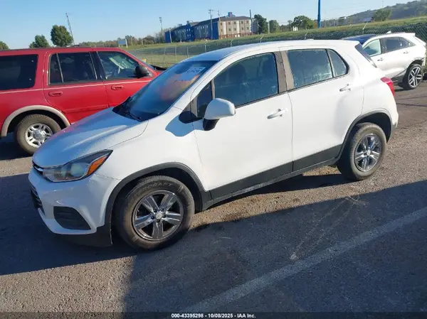 KL7CJKSB6LB323124 2020 CHEVROLET TRAX - Image 2
