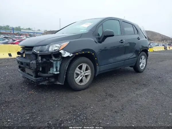 KL7CJKSB6LB324435 2020 CHEVROLET TRAX - Image 2
