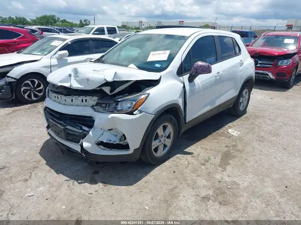 KL7CJKSB6LB325973 2020 CHEVROLET TRAX - Image 2