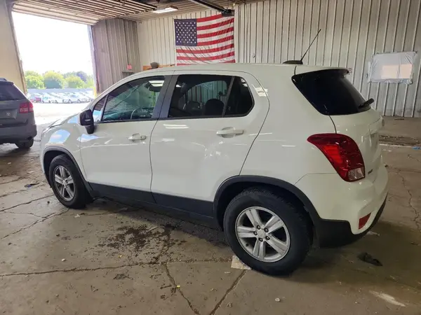 KL7CJKSB6LB329408 2020 CHEVROLET TRAX - Image 2