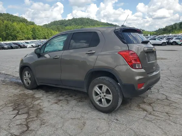 KL7CJKSB6LB336813 2020 CHEVROLET TRAX - Image 2