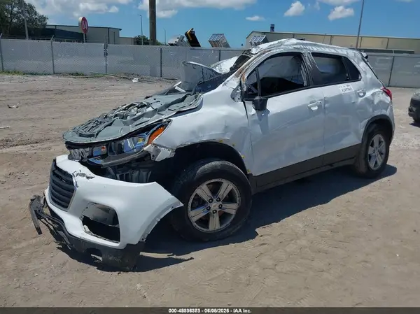 KL7CJKSB6LB339792 2020 CHEVROLET TRAX - Image 2