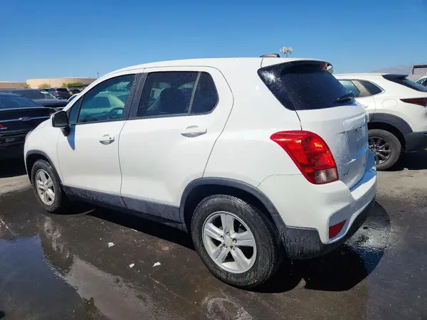 KL7CJKSB6MB300346 2021 CHEVROLET TRAX - Image 2