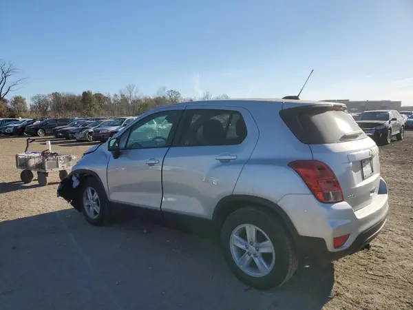 KL7CJKSB6MB301092 2021 CHEVROLET TRAX - Image 2