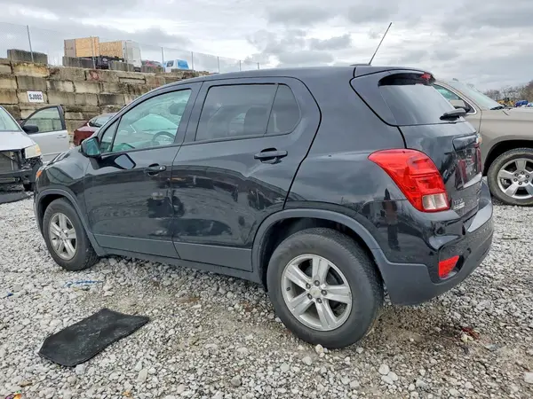 KL7CJKSB6MB301450 2021 CHEVROLET TRAX - Image 2