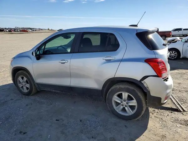 KL7CJKSB6MB303392 2021 CHEVROLET TRAX - Image 2