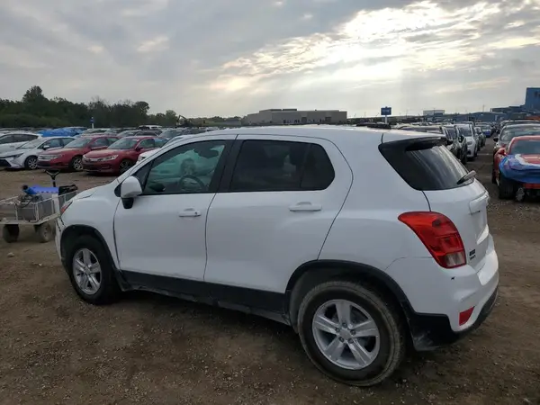 KL7CJKSB6MB303408 2021 CHEVROLET TRAX - Image 2