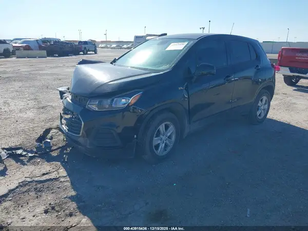 KL7CJKSB6MB304445 2021 CHEVROLET TRAX - Image 2