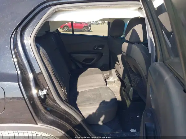 KL7CJKSB6MB304445 2021 CHEVROLET TRAX - Image 8
