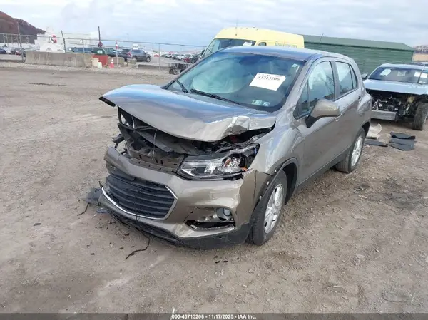 KL7CJKSB6MB313453 2021 CHEVROLET TRAX - Image 2