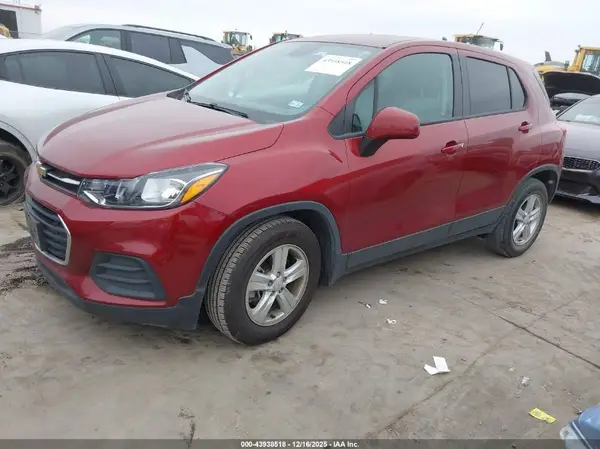 KL7CJKSB6MB318362 2021 CHEVROLET TRAX - Image 2