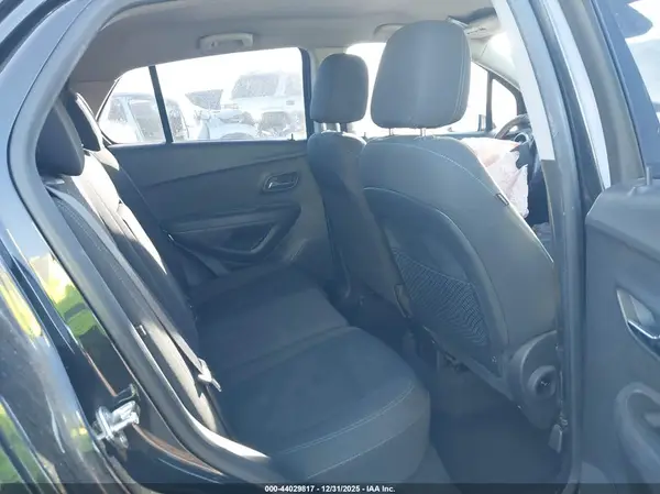 KL7CJKSB7GB566480 2016 CHEVROLET TRAX - Image 8