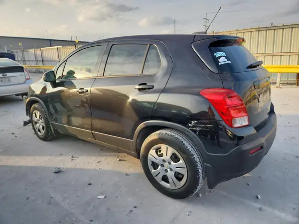 KL7CJKSB7GB576961 2016 CHEVROLET TRAX - Image 2