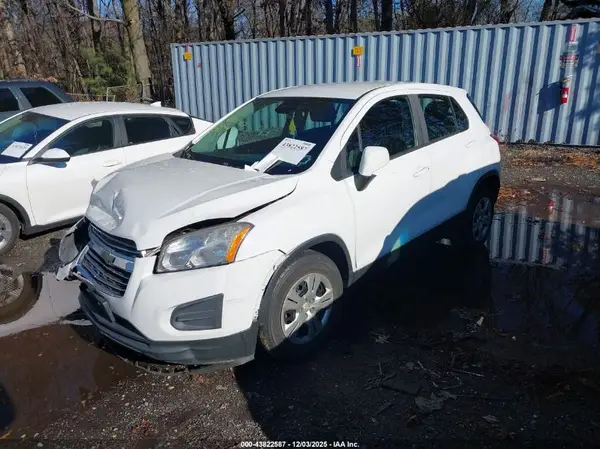 KL7CJKSB7GB582632 2016 CHEVROLET TRAX - Image 2