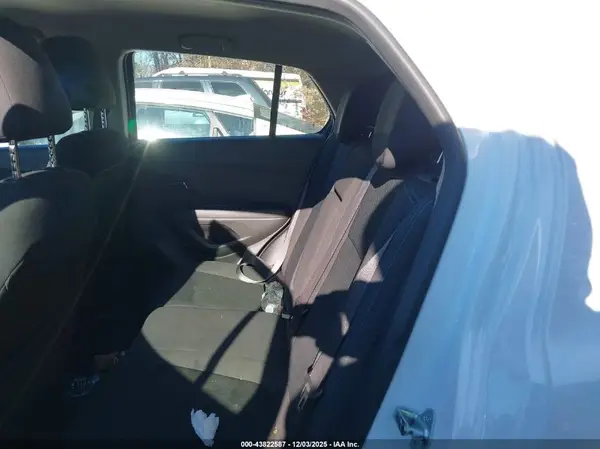 KL7CJKSB7GB582632 2016 CHEVROLET TRAX - Image 8