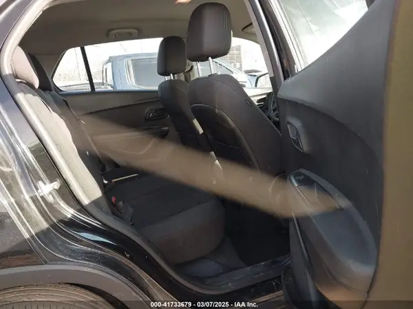KL7CJKSB7GB634812 2016 CHEVROLET TRAX - Image 8