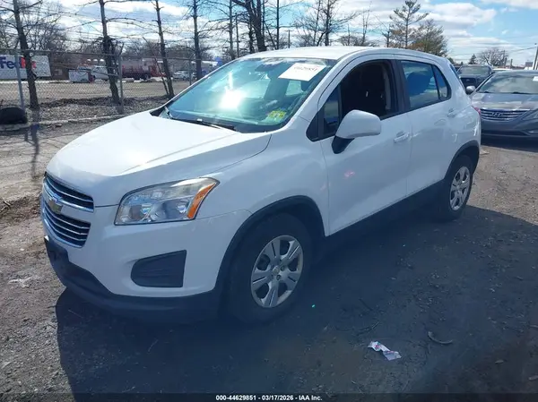 KL7CJKSB7GB761804 2016 CHEVROLET TRAX - Image 2