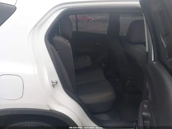 KL7CJKSB7HB061251 2017 CHEVROLET TRAX - Image 8