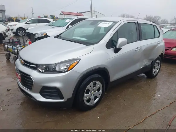 KL7CJKSB7HB071391 2017 CHEVROLET TRAX - Image 2