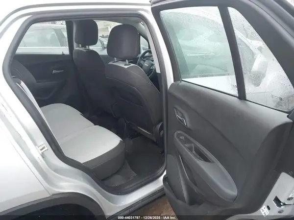 KL7CJKSB7HB071391 2017 CHEVROLET TRAX - Image 8