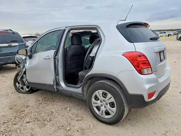 KL7CJKSB7HB174357 2017 CHEVROLET TRAX - Image 2