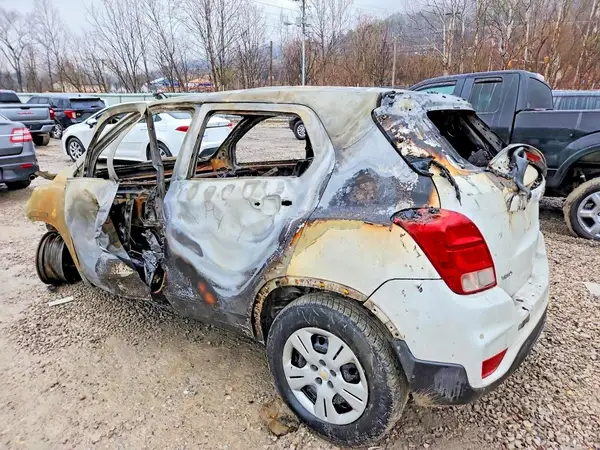 KL7CJKSB7HB240566 2017 CHEVROLET TRAX - Image 2