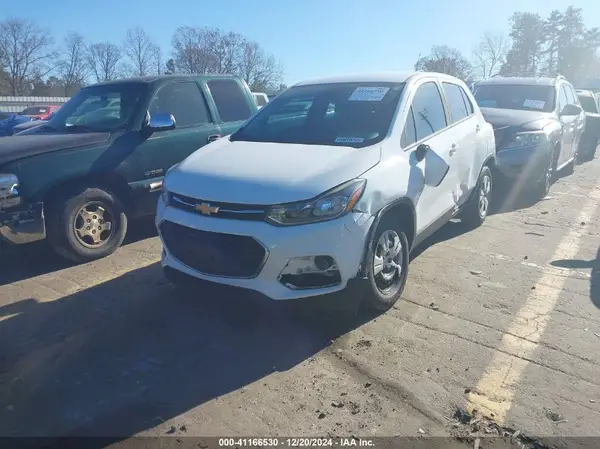 KL7CJKSB7JB509770 2018 CHEVROLET TRAX - Image 2