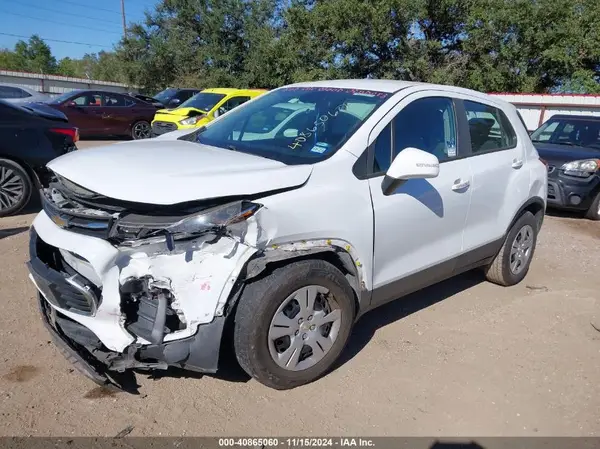 KL7CJKSB7JB525788 2018 CHEVROLET TRAX - Image 2