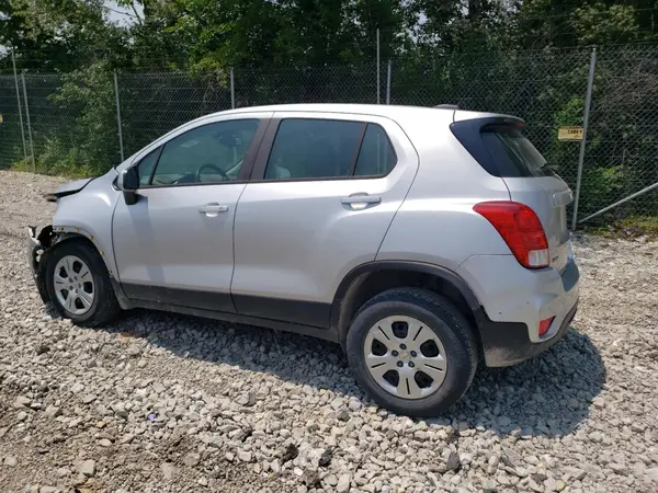 KL7CJKSB7JB550111 2018 CHEVROLET TRAX - Image 2