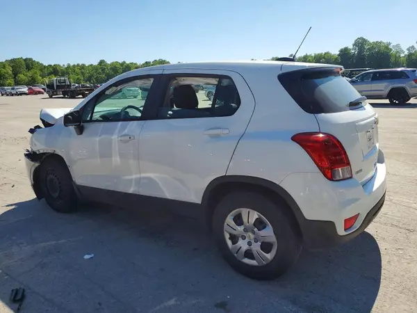 KL7CJKSB7JB568754 2018 CHEVROLET TRAX - Image 2