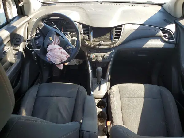 KL7CJKSB7JB568754 2018 CHEVROLET TRAX - Image 8