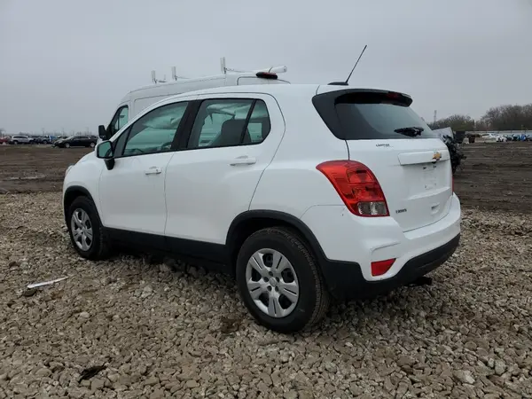 KL7CJKSB7JB573307 2018 CHEVROLET TRAX - Image 2