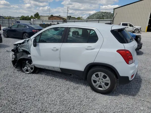 KL7CJKSB7JB593248 2018 CHEVROLET TRAX - Image 2