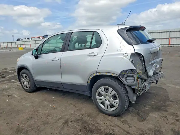 KL7CJKSB7JB595422 2018 CHEVROLET TRAX - Image 2