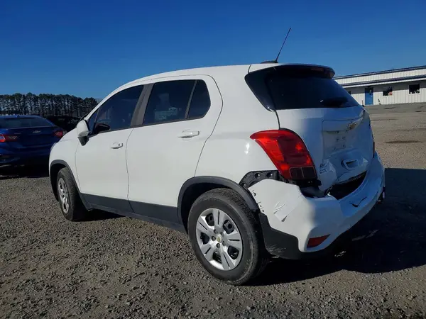 KL7CJKSB7JB597333 2018 CHEVROLET TRAX - Image 2