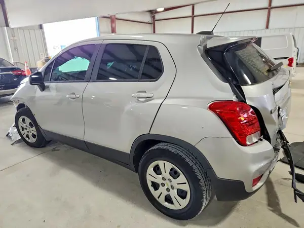 KL7CJKSB7JB599907 2018 CHEVROLET TRAX - Image 2